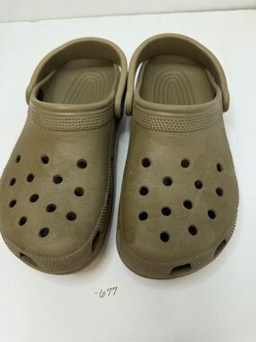 Crocs Classic Comfort Clogs in Olive